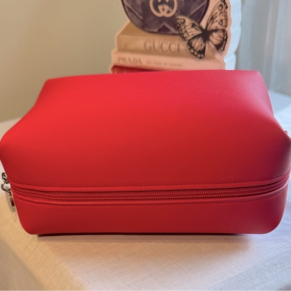 New in Box Givenchy Women's Cosmetic Bag Great Gift! - Picture 5 of 9